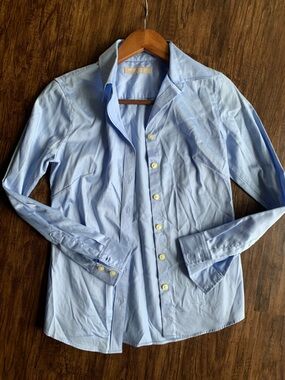 Banana Republic fitted Light Blue women's Dress Shirt